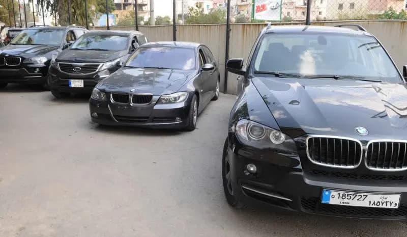 معارضُ السّيّاراتِ في لبنان تتهاوى.. ١٥ ألفَ عاملٍ بخطر..