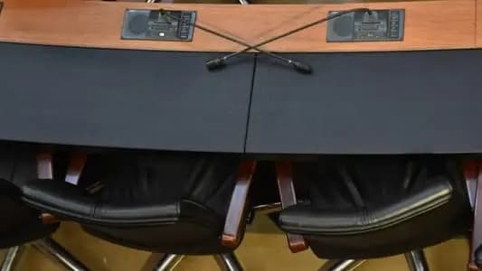 التعطيل المتبادل يشلّ المؤسسات...