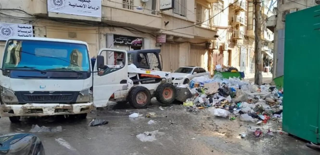 النفاياتُ تتكدّسُ في شوارعِ طرابلُس و بيانٌ منَ النّائب ايهاب مطر