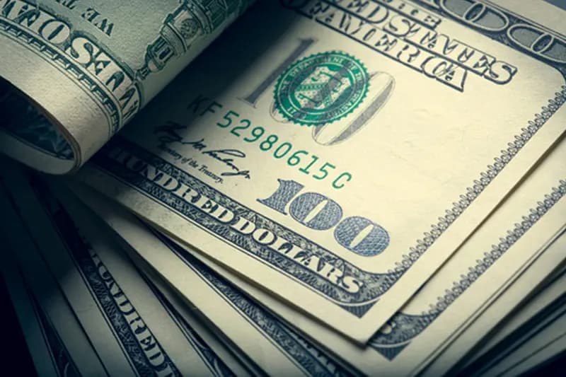 كيف أقفلَ دولارُ السّوق السّوداء اليوم؟
