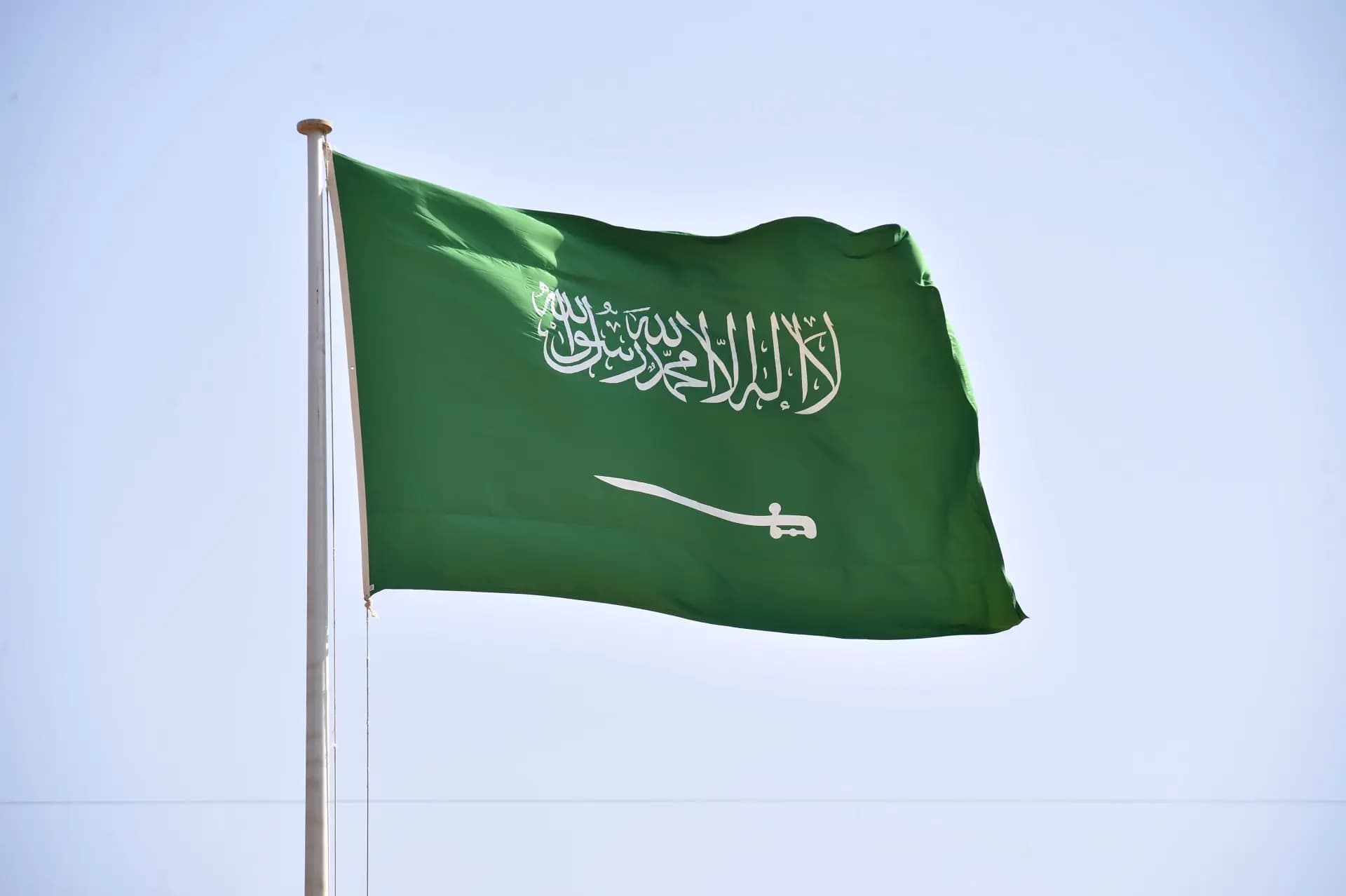 "رويترز" نقلاً عن مسؤول إيراني: الملك السعودي يوجّه دعوة لرئيس إيران إلى زيارة الرياض