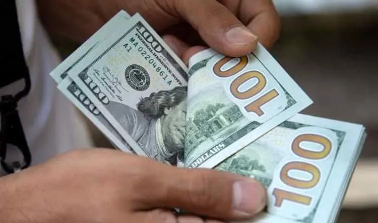 دولار السوق السوداء يسجل 108500 ليرة مساءً.. تراجع أكثر من 35 ألف ليرة خلال ساعات!