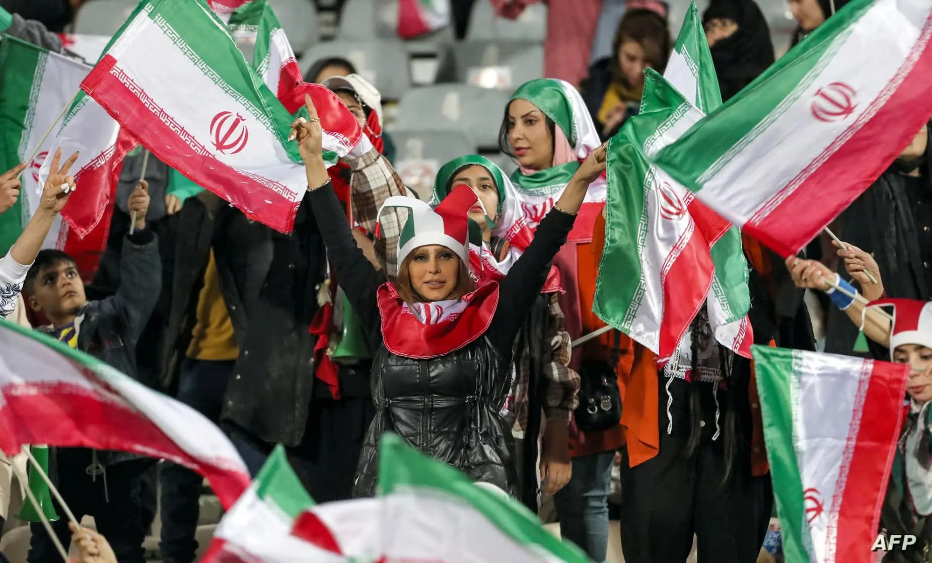 الإيرانيات.. في الملاعب!