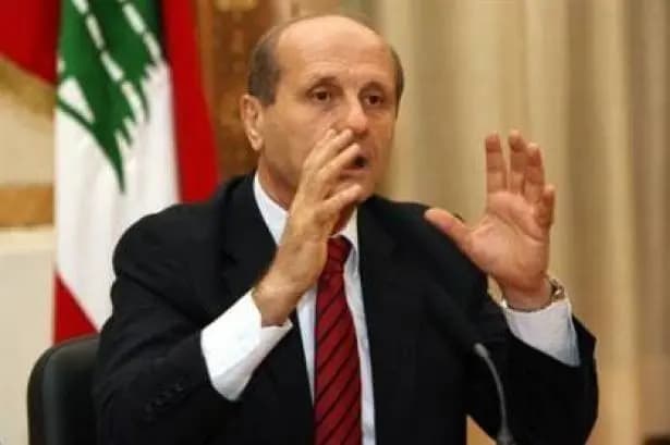 وزير الداخلية السابق مروان شربل عبر "تويتر": حتى تكون إنسان وطني شريف مع العيش المشترك وغير طائفي لازم تشتري ساعتين وحدة لمعصم اليمين والتانية لمعصم اليسار