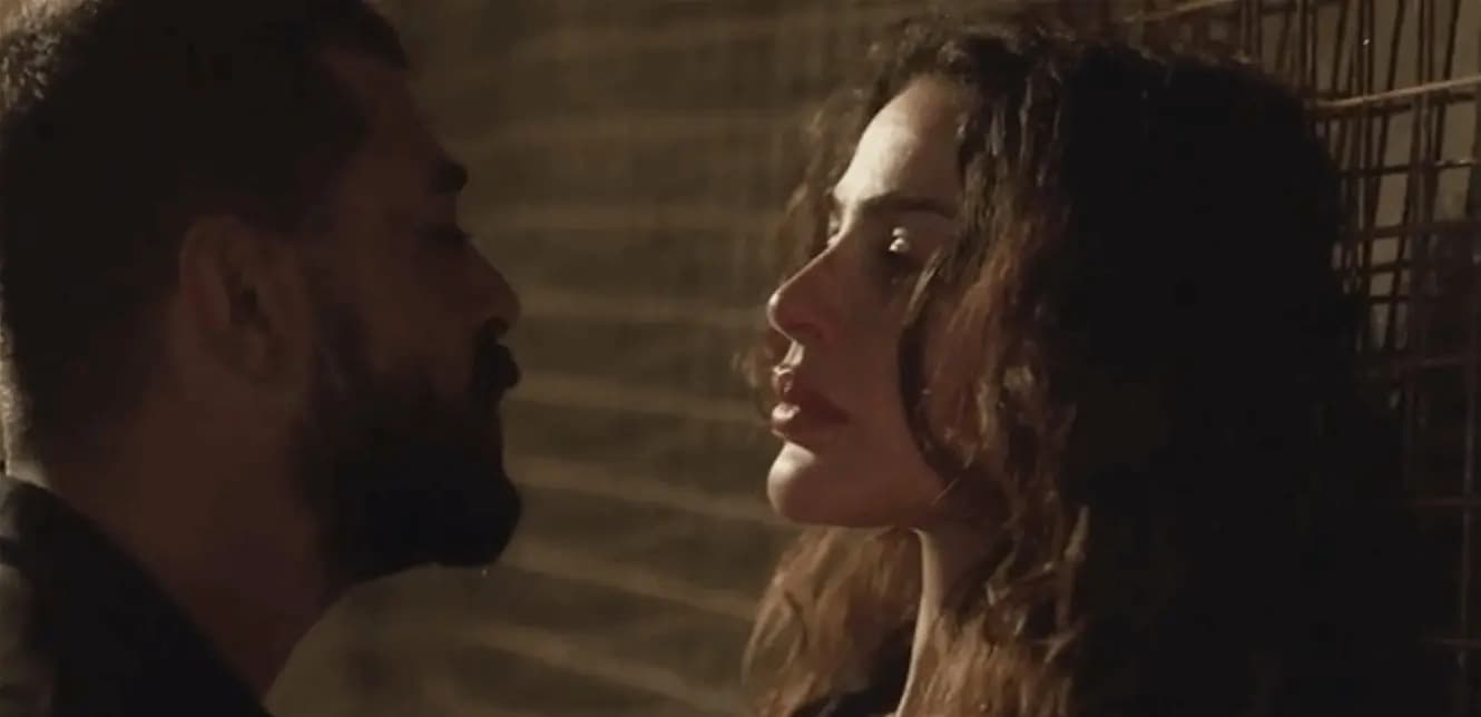 نادين نجيم تستعرض مشهد تعذيبها في مسلسل "وأخيرا"!