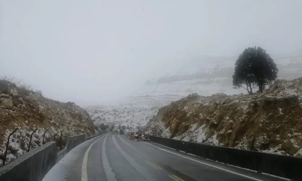 إصلاح أعطال شبكة الكهرباء في الضنية