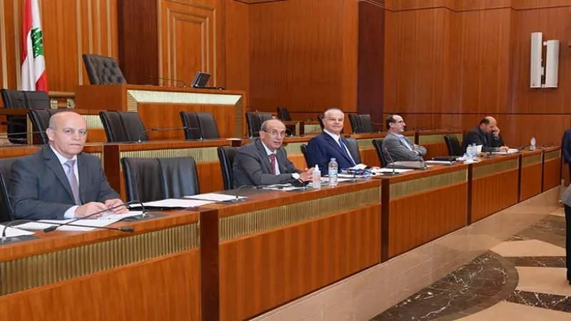 لجنةُ الإدارة و العدل تقرُّ اقتراحَ قانونٍ يتعلّقُ بالمودعين