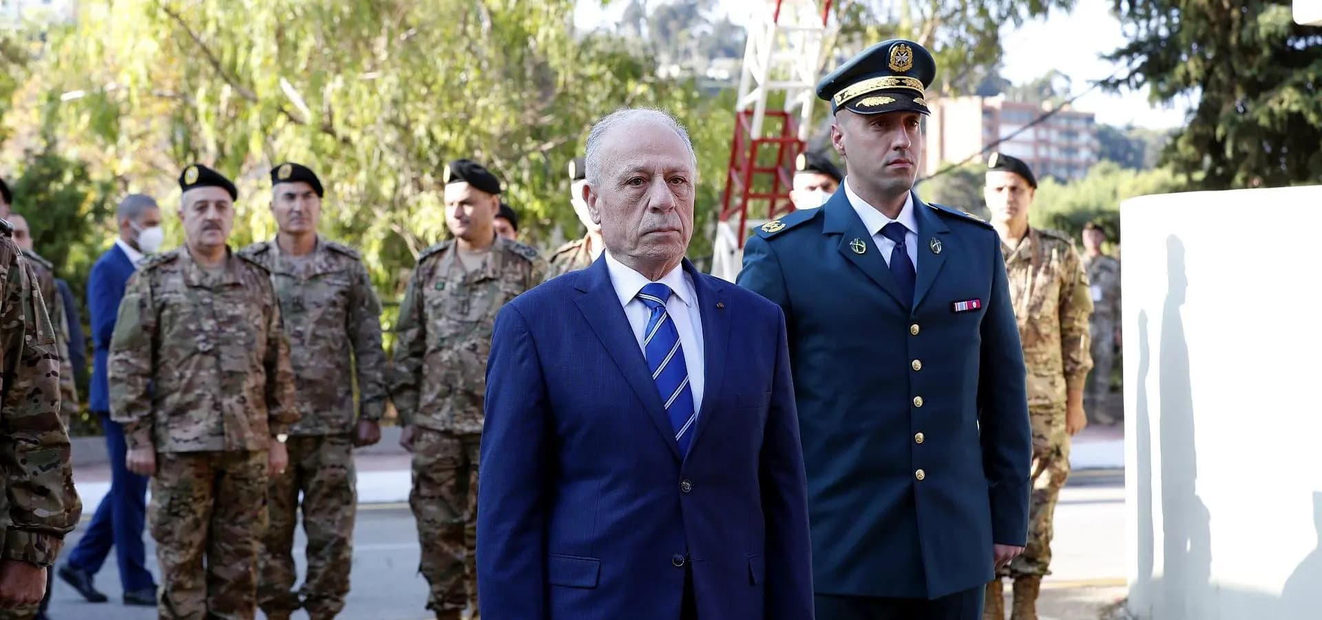 وزارة الدفاع تفتقد "البلاستيك"