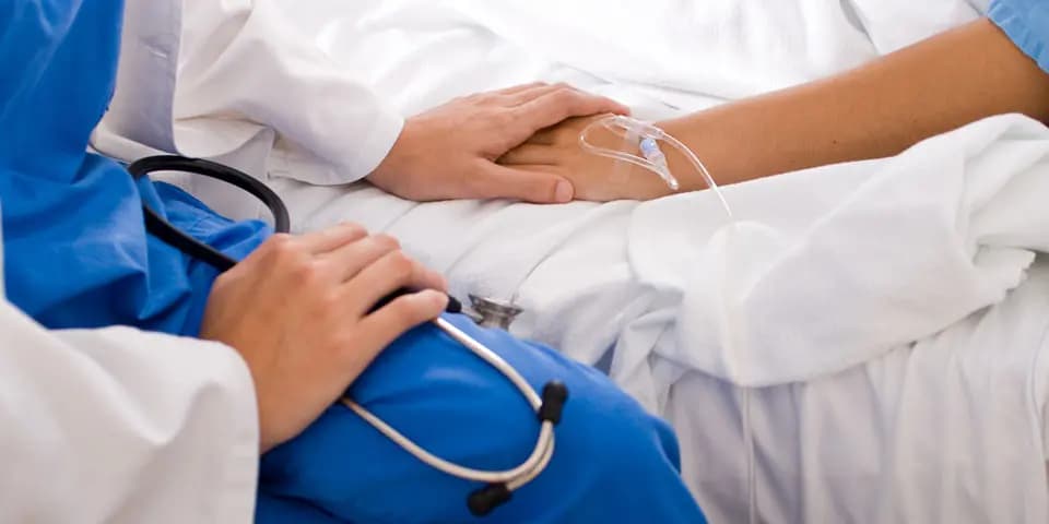 وعكةٌ مفاجئةٌ تتسبّب بوفاة شابٍّ أثناء قيادته درّاجته النّاريّة