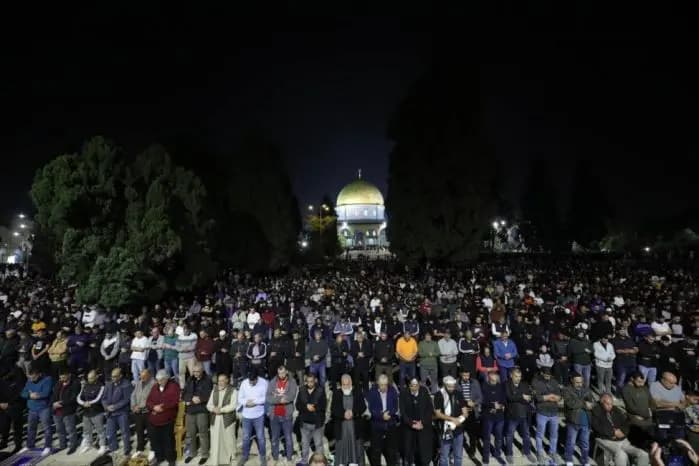 70 ألف مصلٍ يؤدون التراويح في المسجد الأقصى