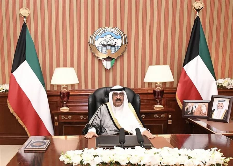 وليّ عهدِ الكويت يحلُّ مجلسَ الأمّة
