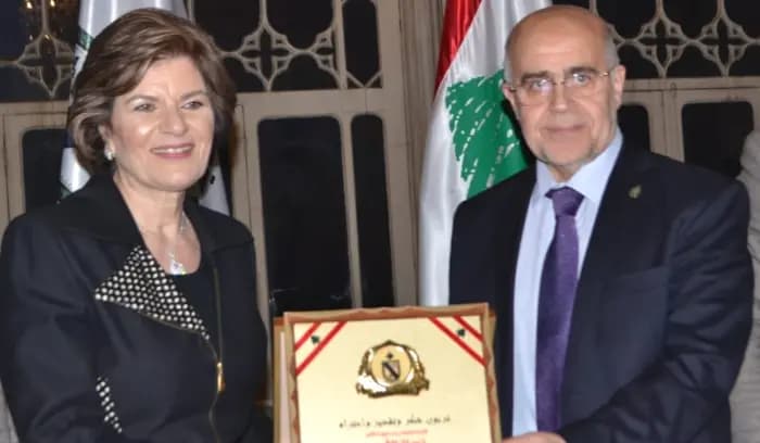 طرابلس كرمت المبدعة في عالم الصناعة الإلكترونية نجاة الآيي بدرية