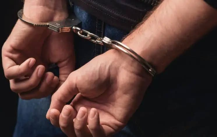 توقيف شخصين وضبط مخدرات داخل سيارتهما!