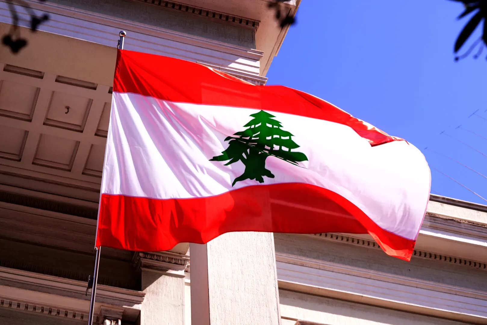 باريس متمسكة بموقفها.. و" لا تريد سماع اسم آخر"