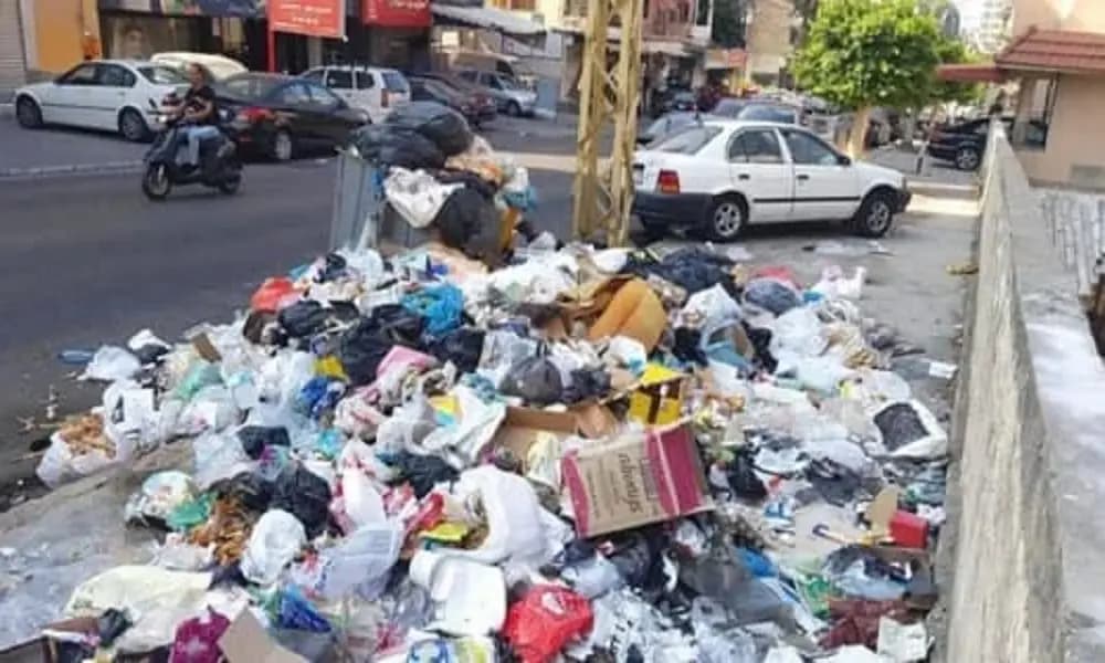 النفايات تغرق شوارع الضاحية