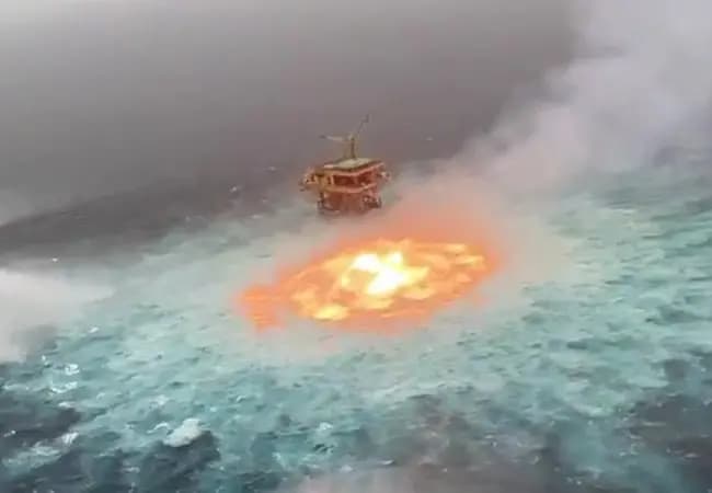 النيران تَسْتَعرُ في مياه العرب!