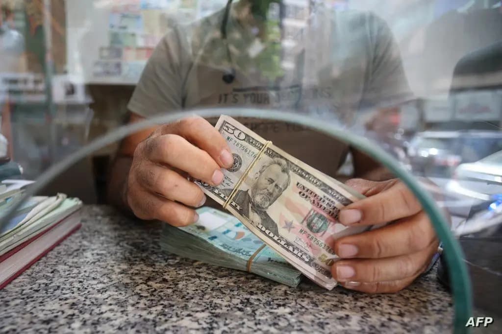 هل يرتفع الدولار بعد الزيادات للقطاع العام؟