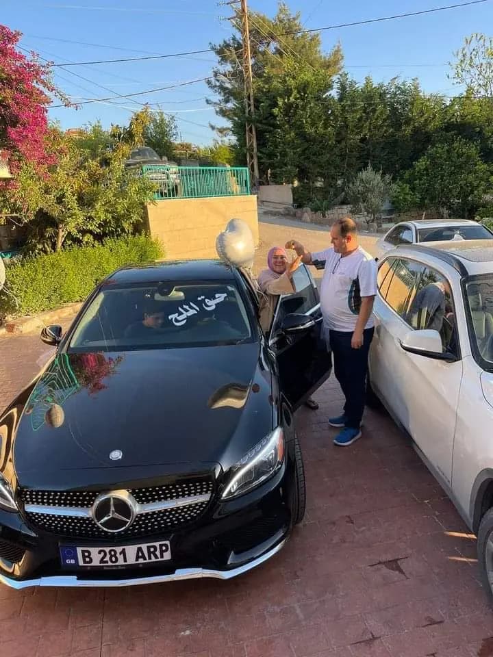 من يصدّق.. جنوبي يهدي زوجته سيارة والسبب "حق الملح.."!
