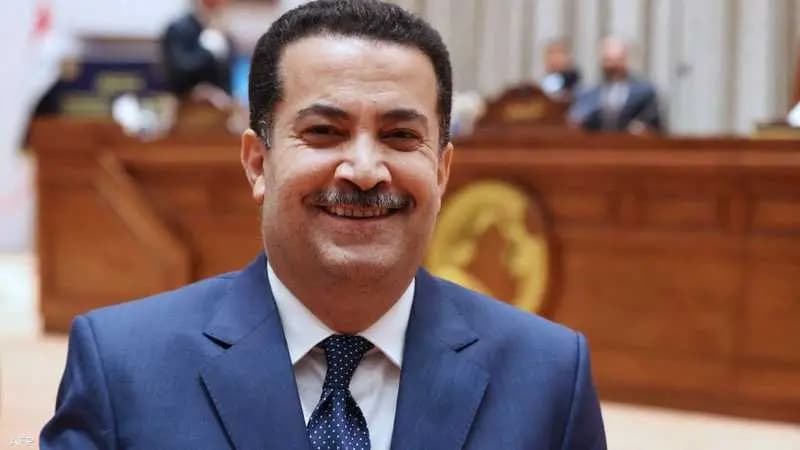 رئيس الوزراء العراقي..يوبخ مسؤولًا بمطار بغداد الدولي!