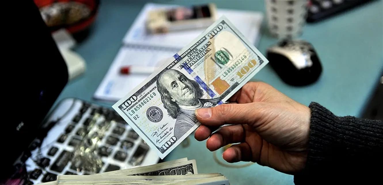 هل تعود المضاربات إلى سوق الدولار؟