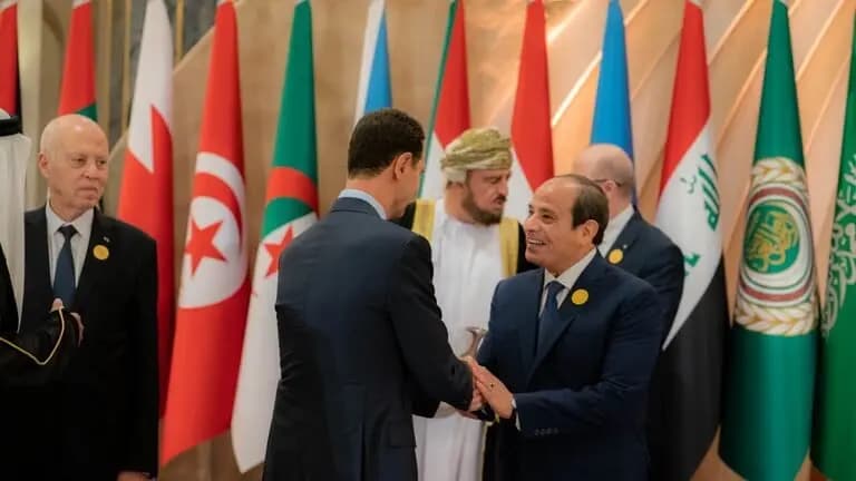 بالصّور: هكذا كانَ اللّقاء الأوّل بين السيسي والأسد!