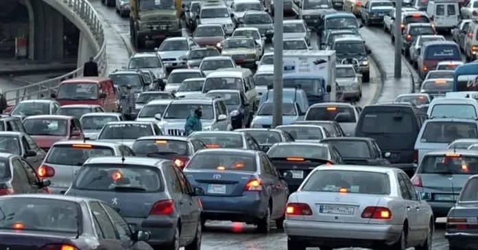 حركة المرور كثيفة من الضبية باتجاه الدورة حتى الكرنتينا