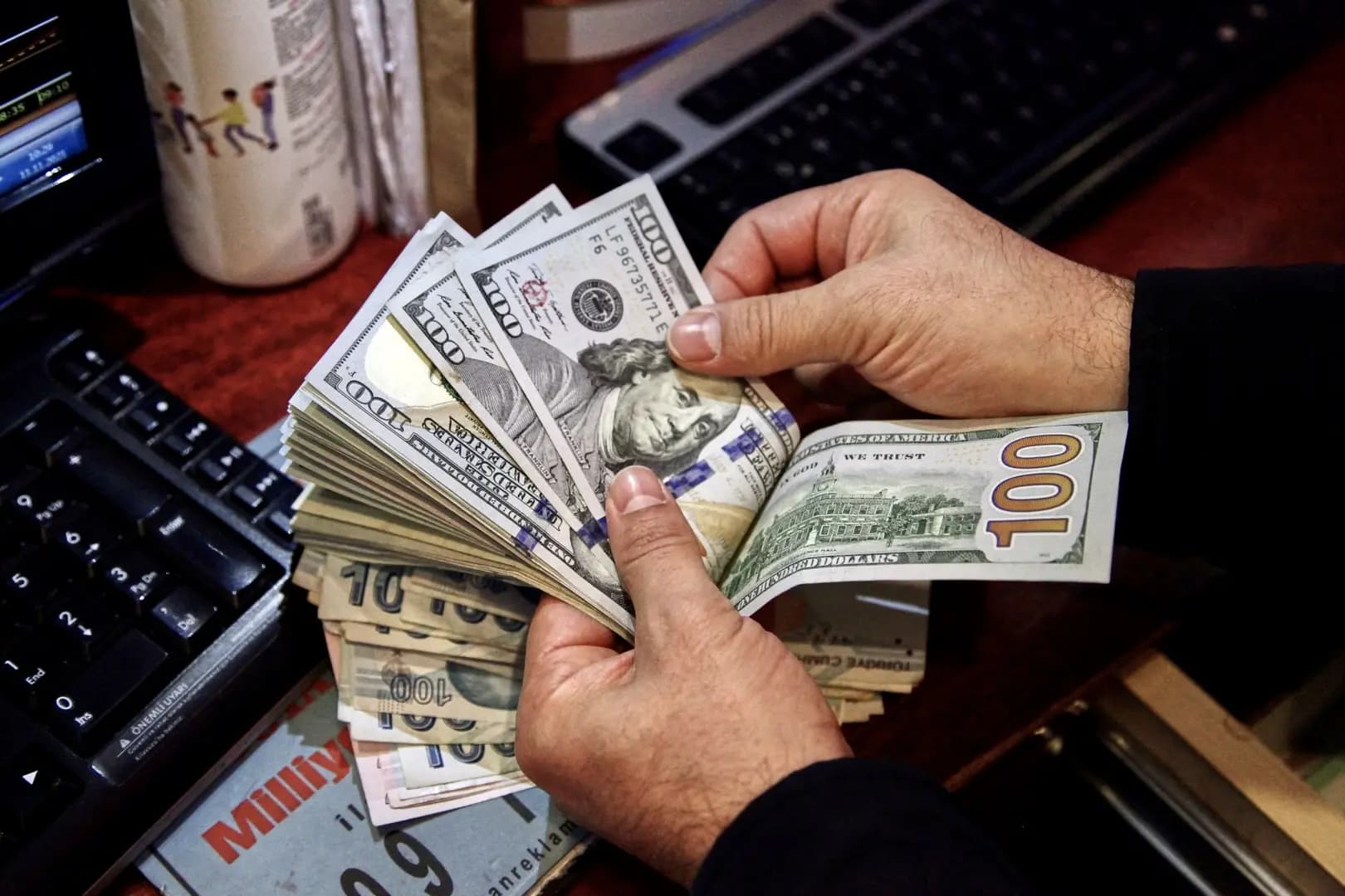 دولارات “مزيفة” في هذه المنطقة اللبنانية