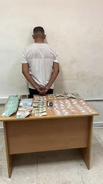 ينشط بترويج المخدرات وشعبة المعلومات توقفه!