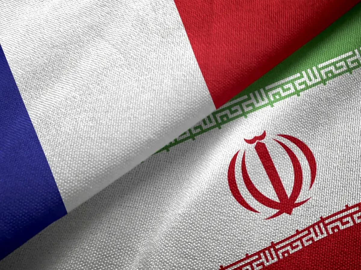 رئيسي وماكرون بحثا تعزيز العلاقات