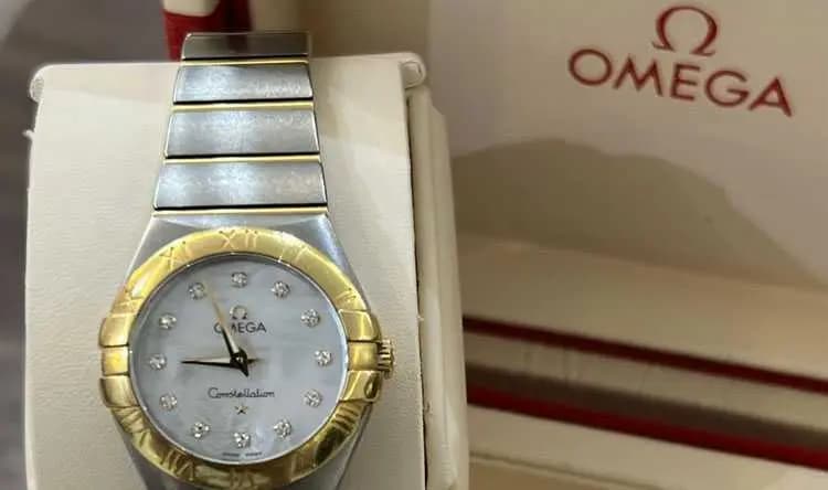 "أوميغا": اشترينا ساعة مزيفة بملايين الدولارات