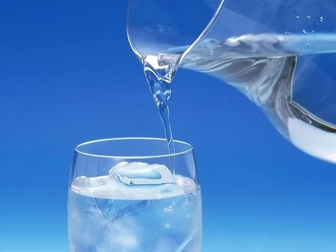 تعرَّف على فوائد شرب المياه صباحًا