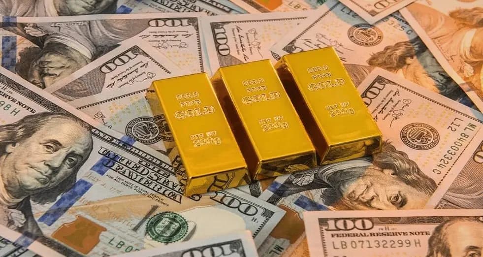 الذهب يتراجع مقابل ارتفاع الدولار