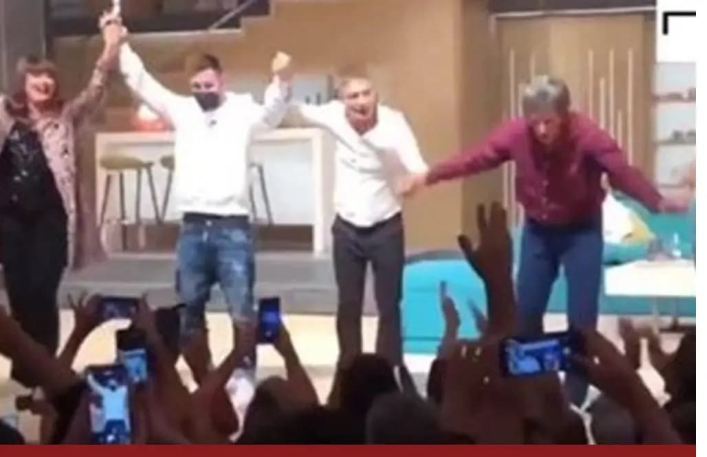 مسي بين الجمهور..
