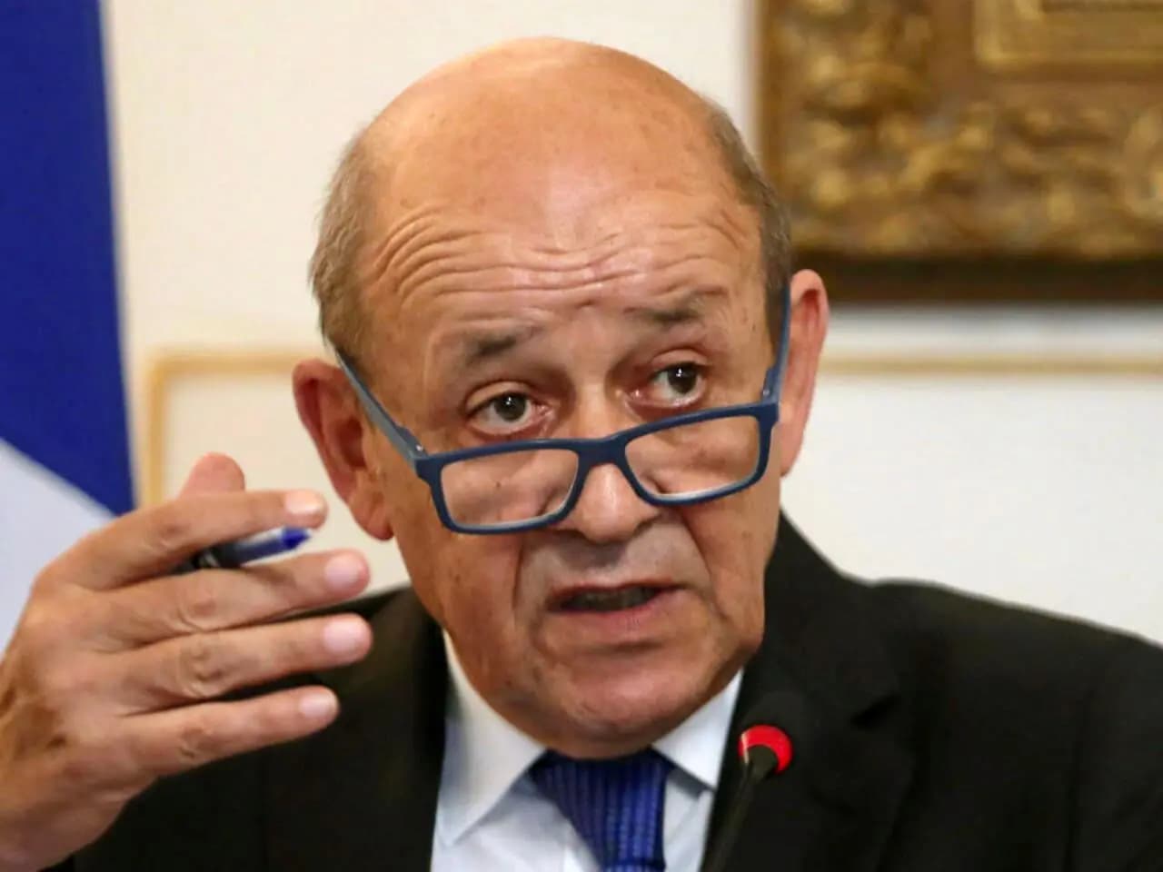 هل ينجح لو دريان بجمع الأضداد المتناحرة في مهمته الاستكشافية؟!