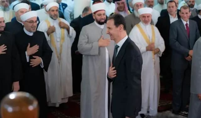 الأسد يؤدي صلاةَ العيدِ في دمشق