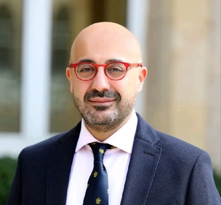 حريق في جزر النخيل ووزير البيئة يتابع القضية