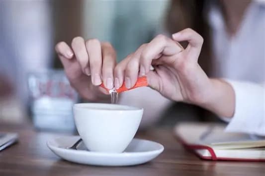 الأسبرتام "مادةٌ مُسرطنة مُحتملة": جرسُ إنذار... وهذا هو الحلّ!