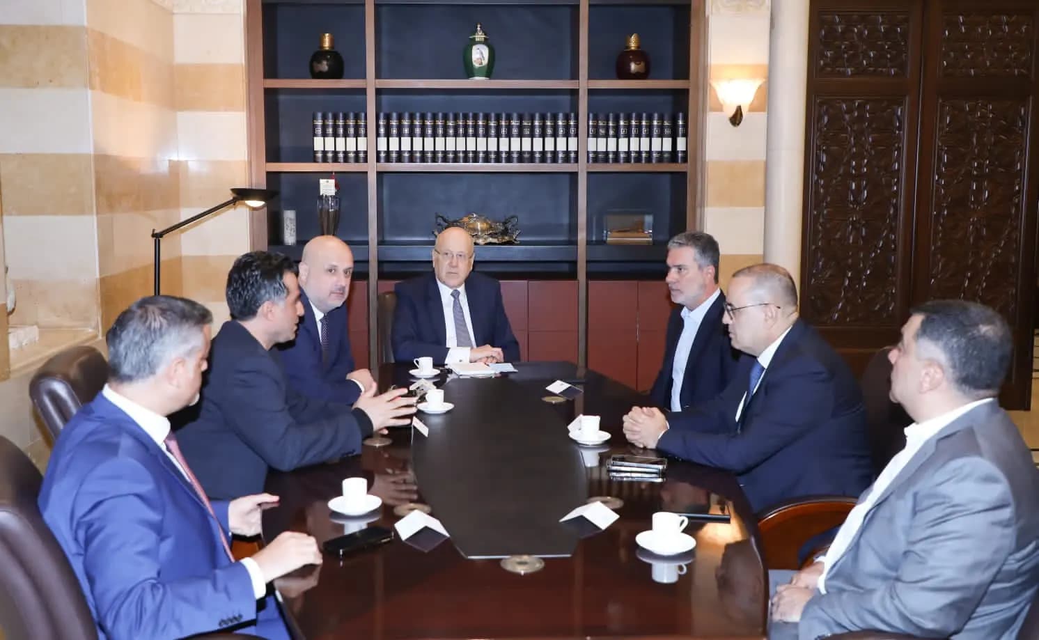 اجتماع للبحث في وضع المطار.. إليكم التفاصيل