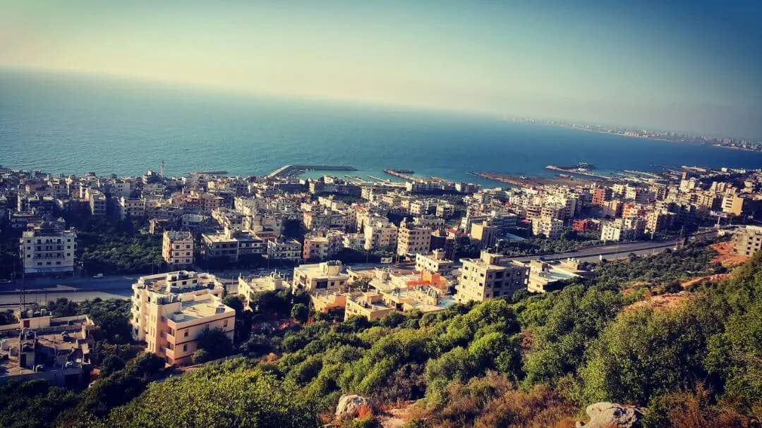 سقوط طفلة من سطح منزل في القلمون