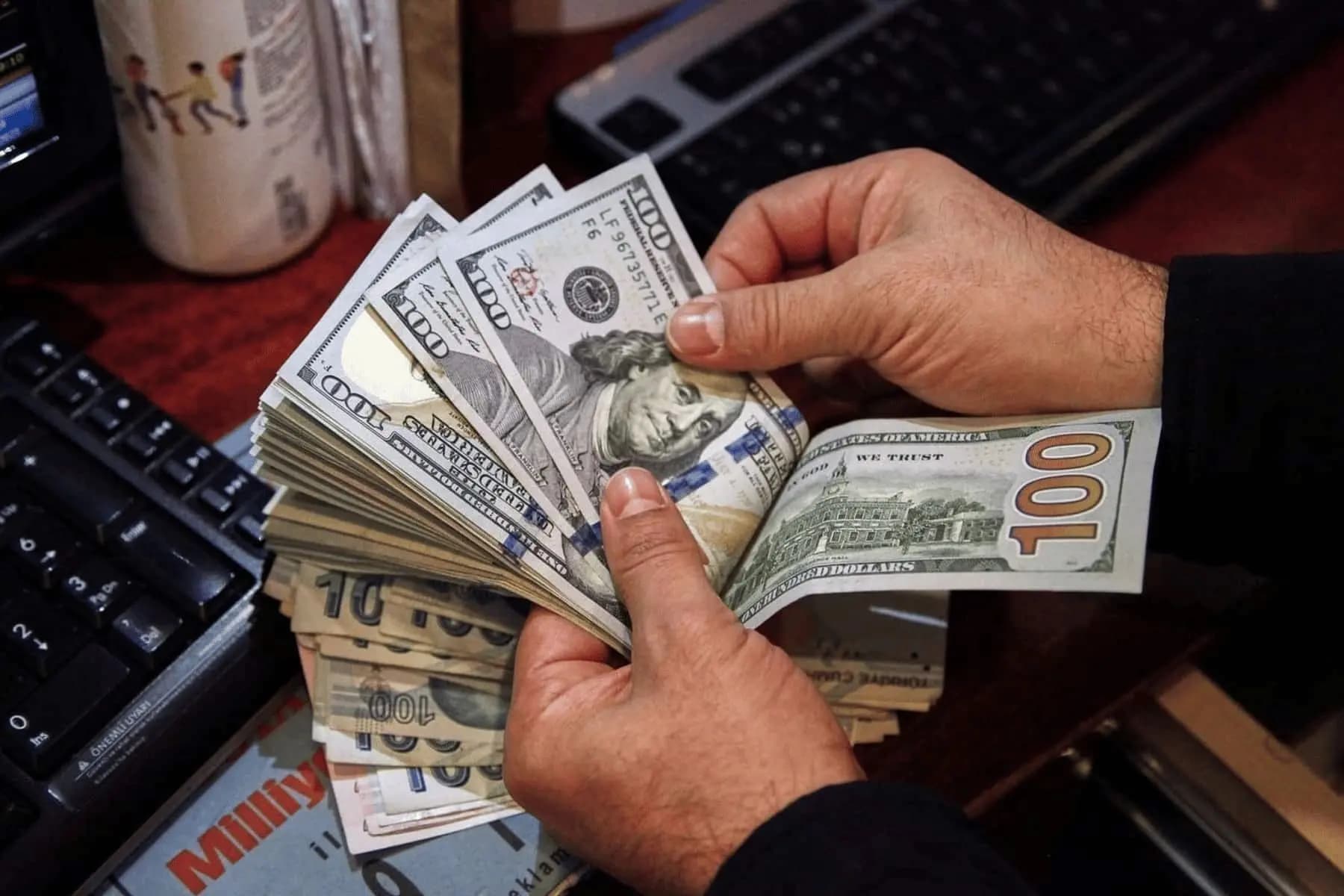سعر صرف الدولار مساء اليوم