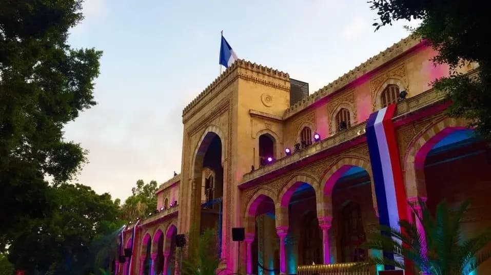 ماذا حصلَ عند مدخل السّفارة الفرنسيّة في بيروت؟