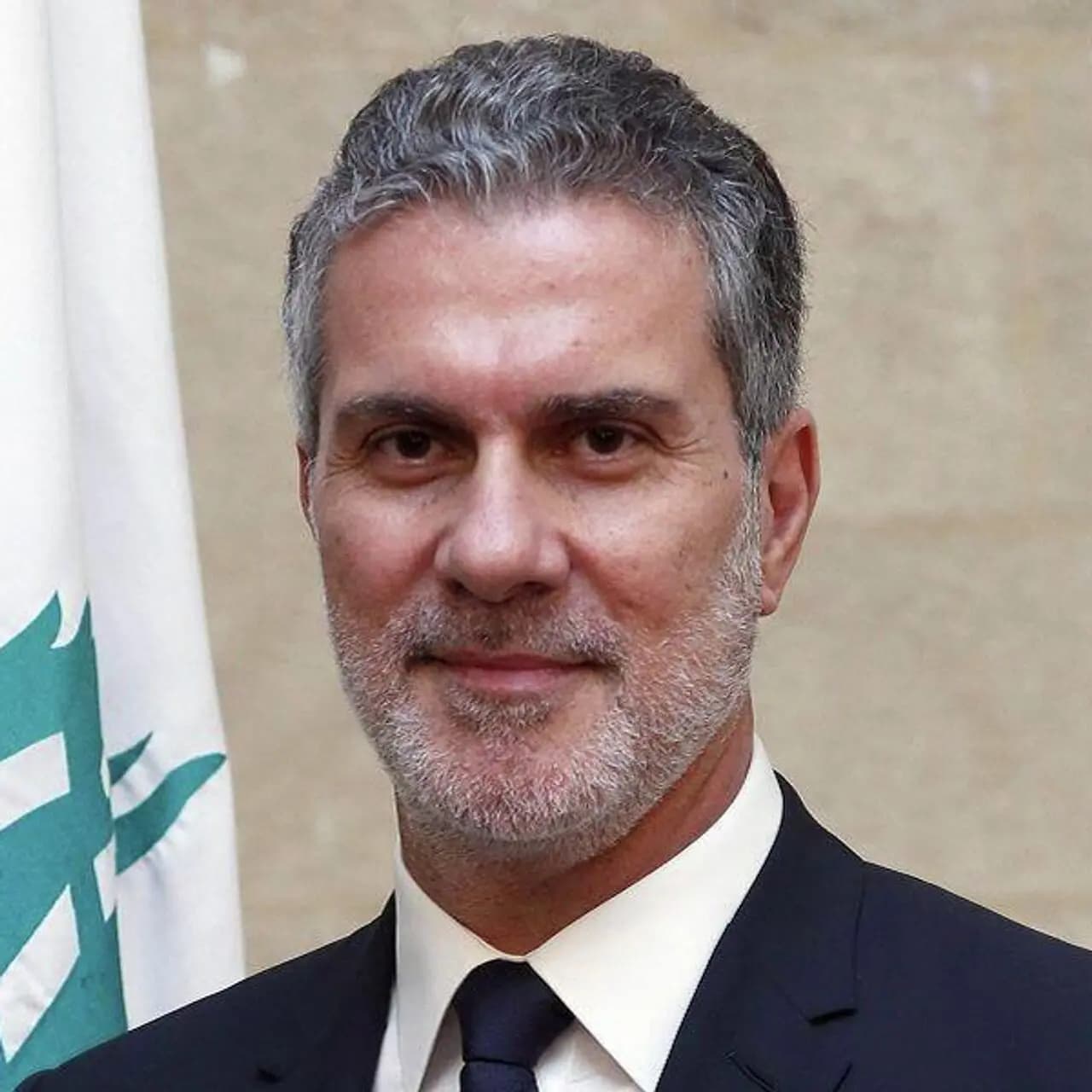 الاتّحاد العمالي يزورُ نصار: لدفع رواتب الموظفين بالدولار