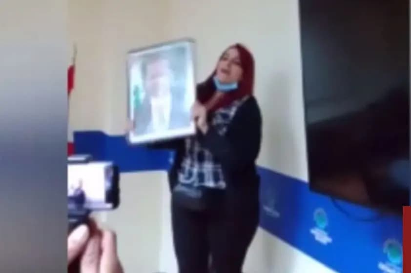 بالصورة- تحطيم صورة الرئيس عون في مبنى وزارة الطاقة