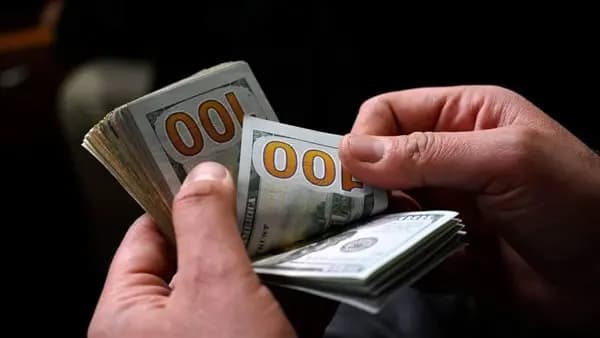 الدولار ما دون الـ90 ألف ليرة