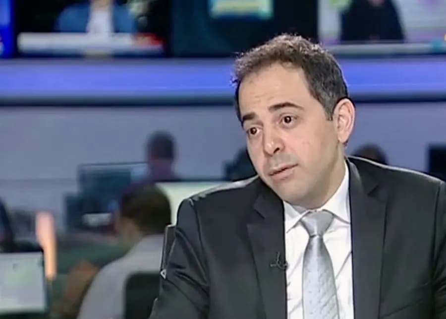 هل تعرّض منصوري لضغوطات كي يستقيل؟