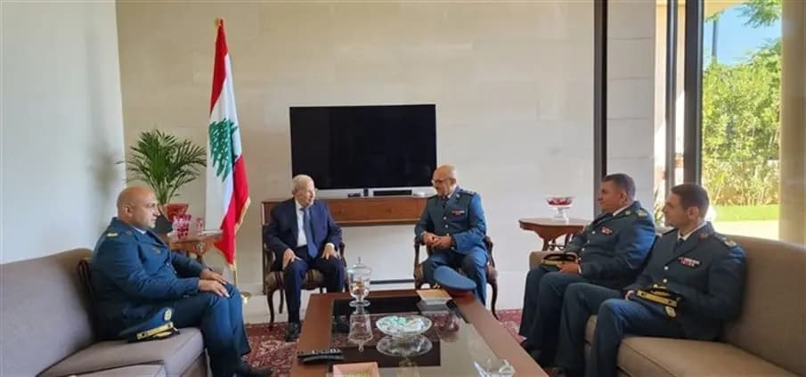 معايدة من قائد الجيش لعون