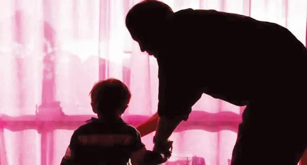 ممثّلٌ مشهور يكشفُ عن تعرّضهِ "للتّحرشِ" لسنوات