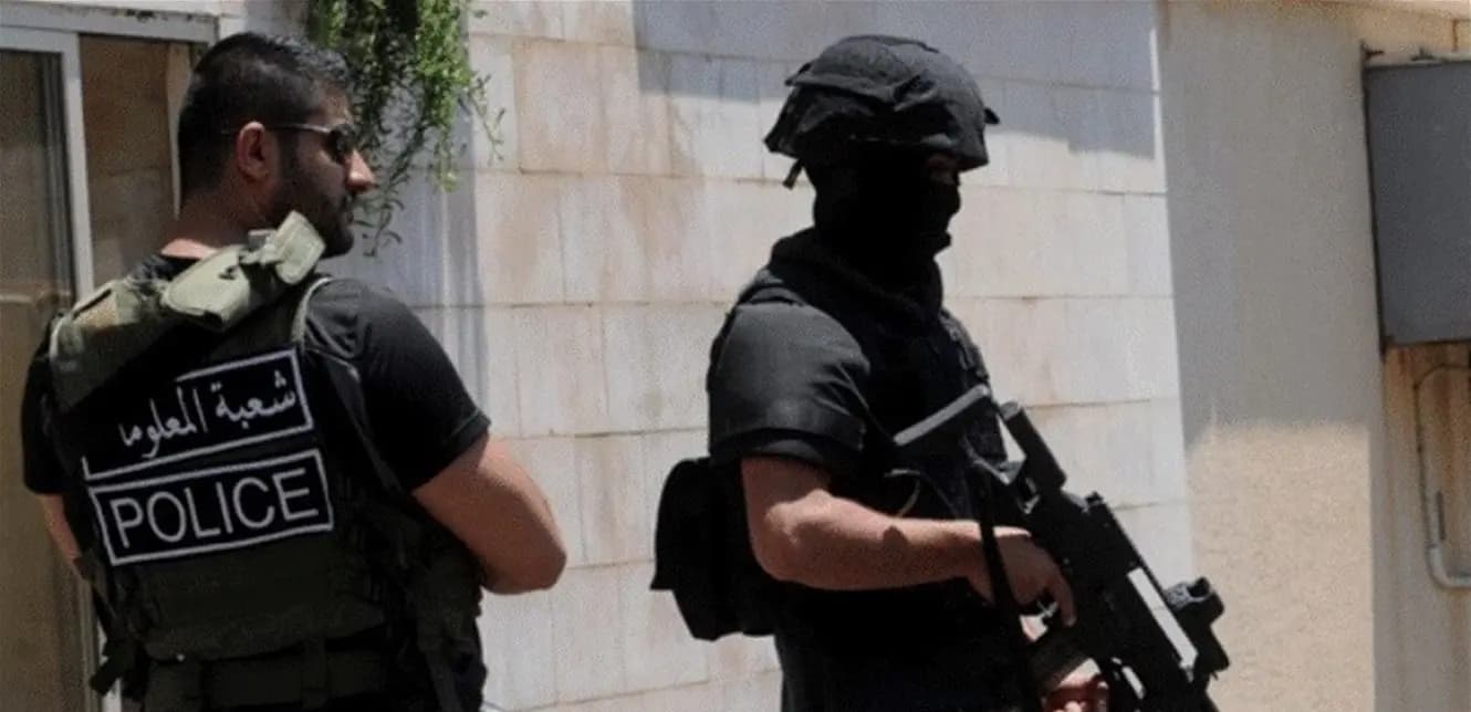 المعلومات تداهمُ شقةً في عين الرمانة.. هذا ما وجدتهُ داخلها