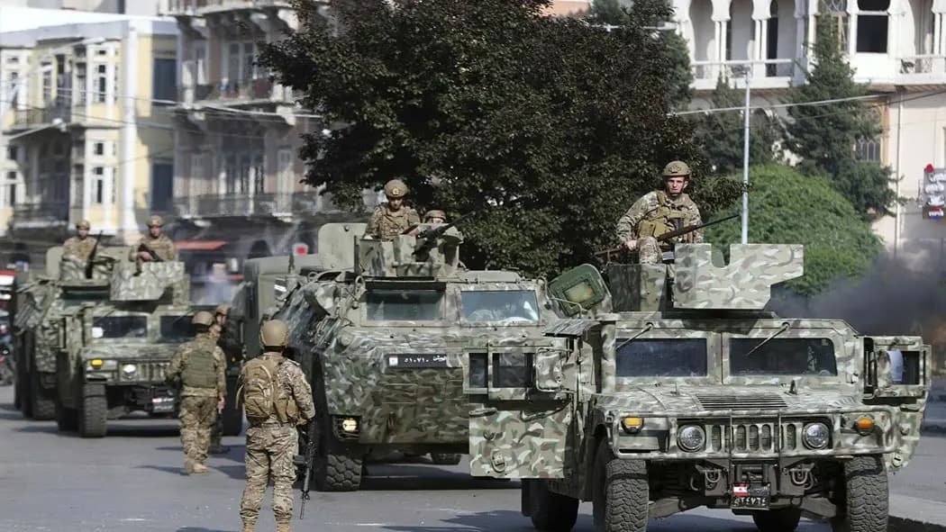 الجيش يحاصرُ عدداً من المسلحينَ في هذه المنطقة