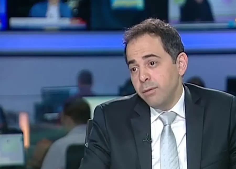 منصوري حاسمٌ في قراره